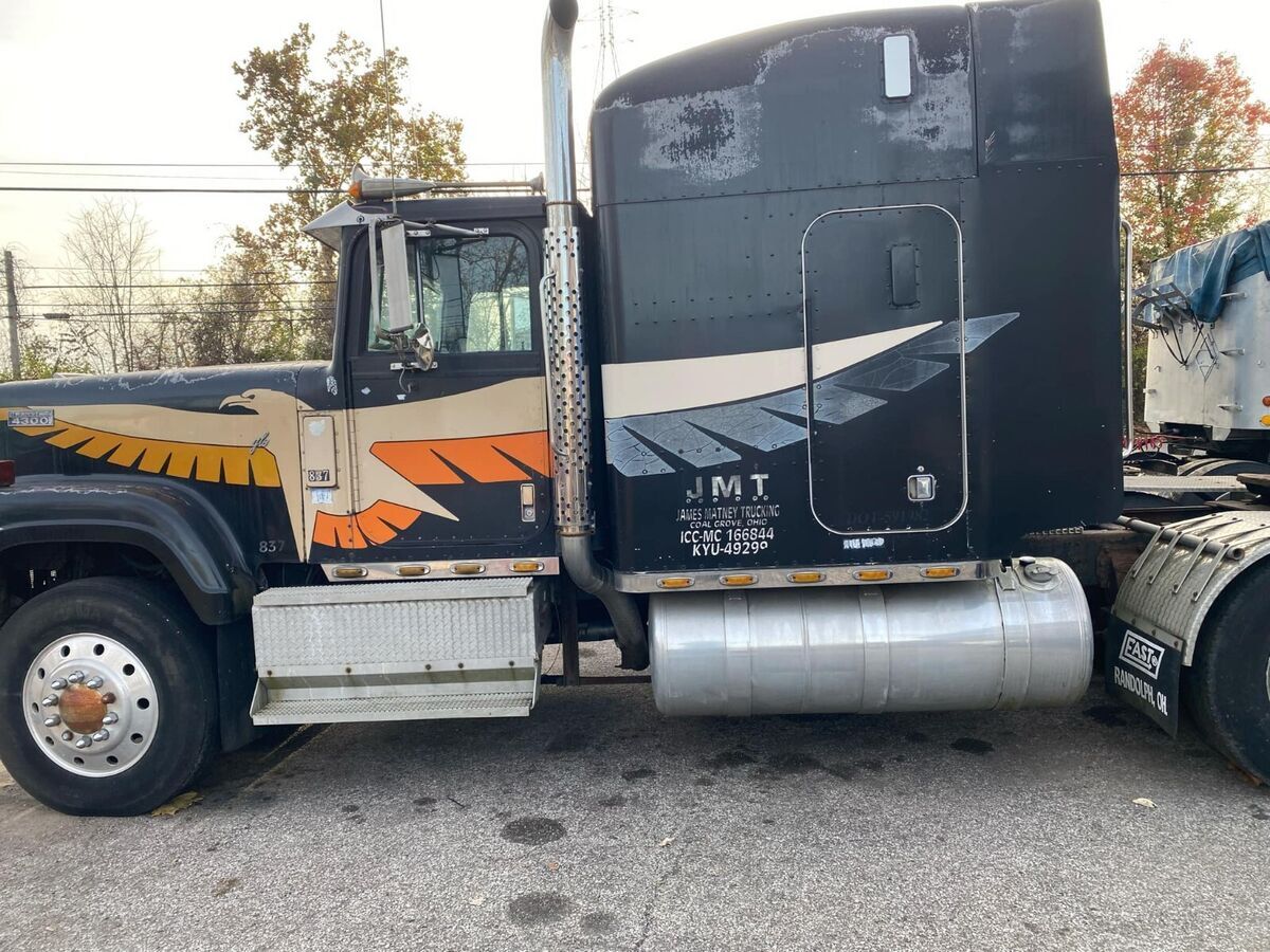1981 international transtar brougham eagle w custom paint job, read description