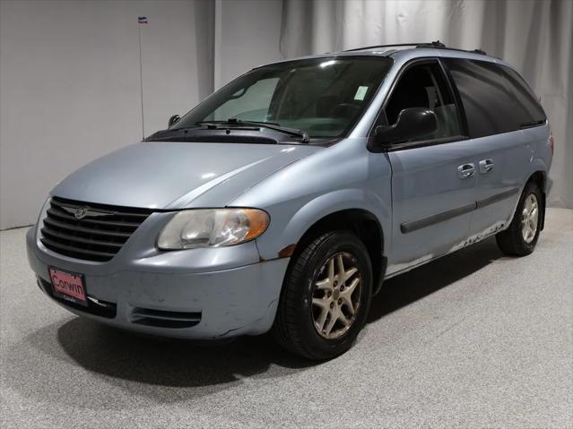 2005 chrysler town & country base