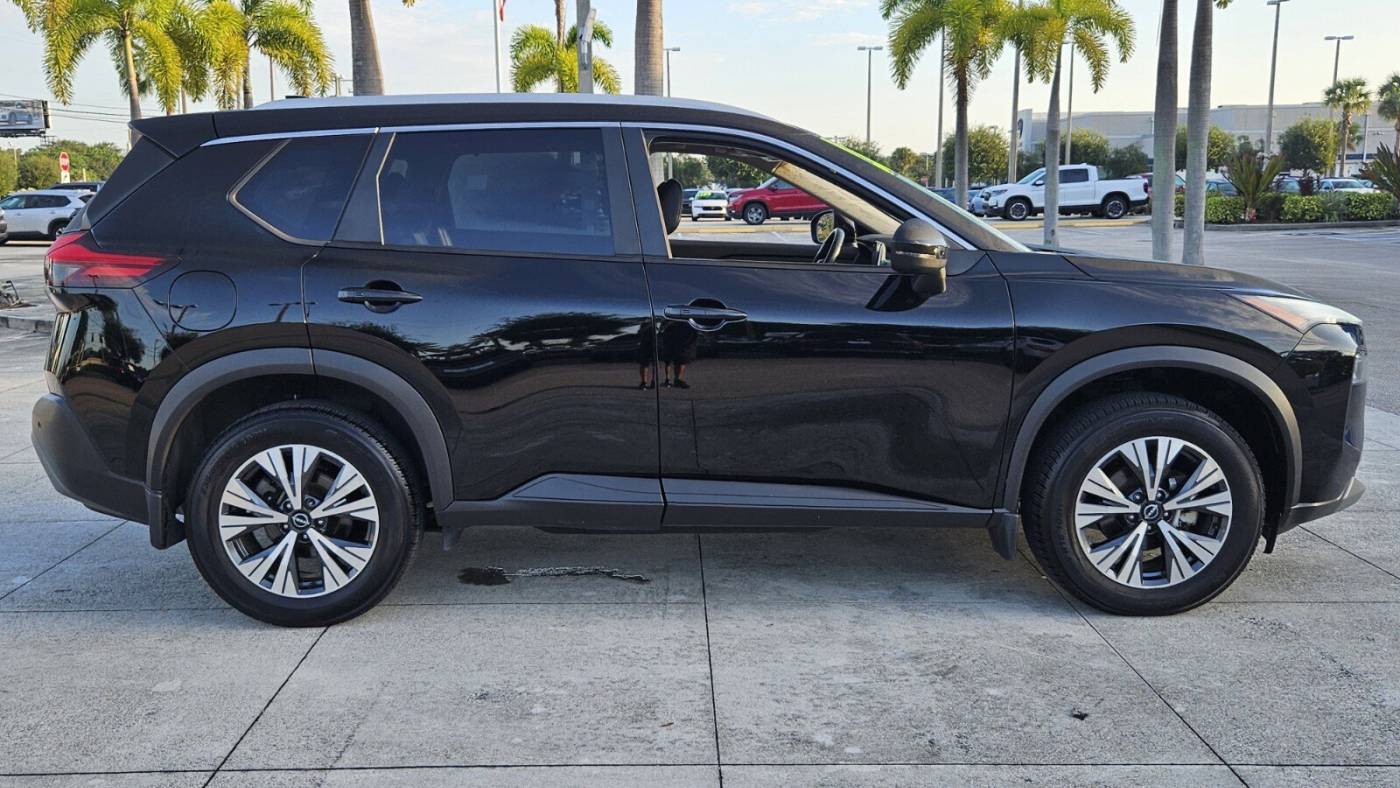 2022 nissan rogue sv