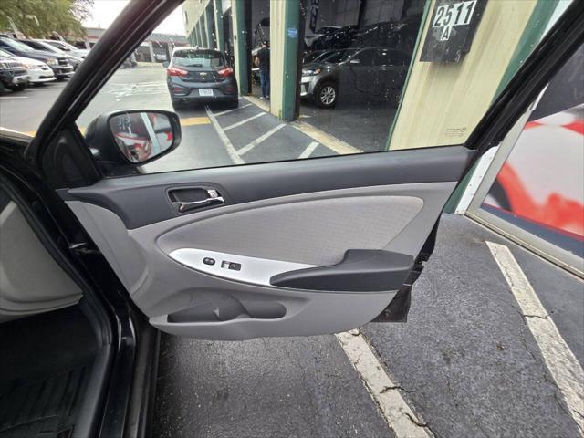 2013 hyundai accent se