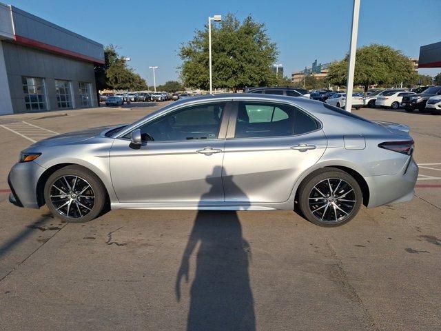 2022 toyota camry se