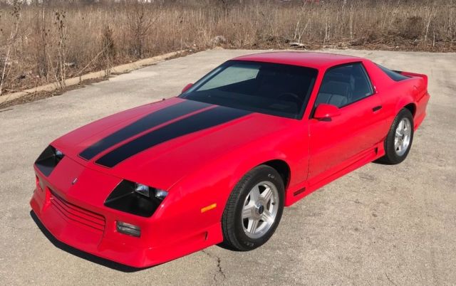 mint condition - 2,972 miles - 5.0 v8 - automatic - 25th anniversary