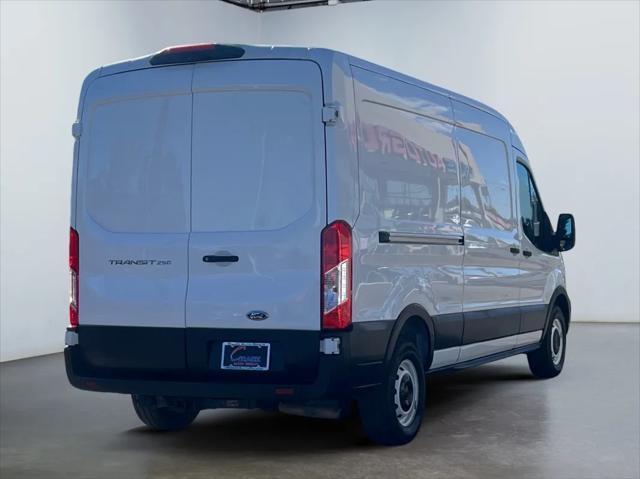 2022 ford transit-250 base