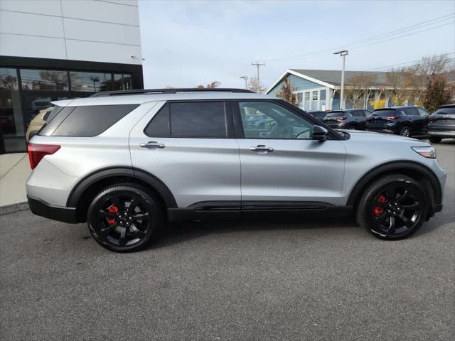 2022 ford explorer st