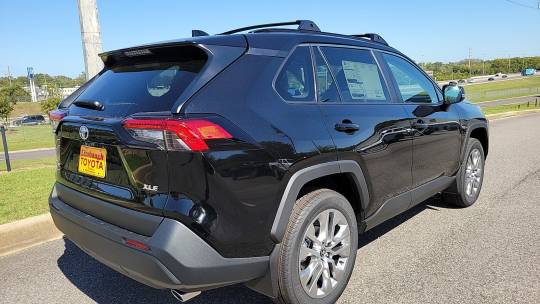 2024 Toyota RAV4 xle premium