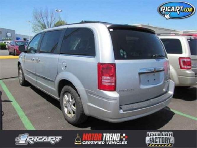 2010 chrysler town & country touring in columbus, oh