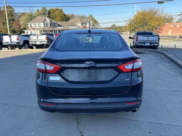 2016 ford fusion se
