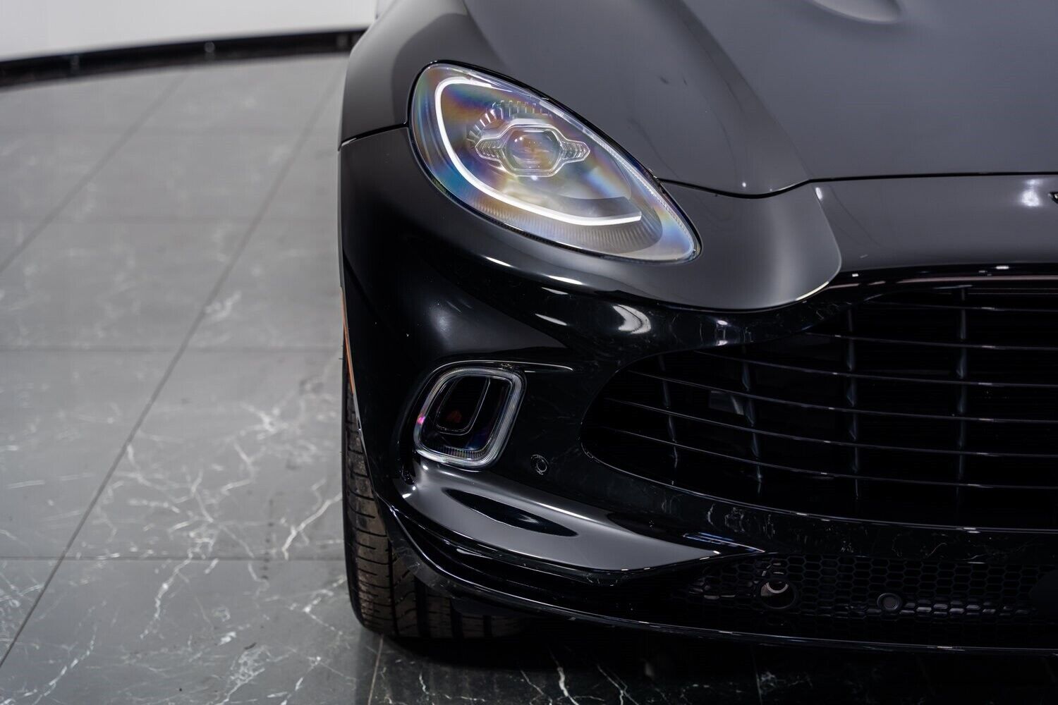 2021 aston martin dbx
