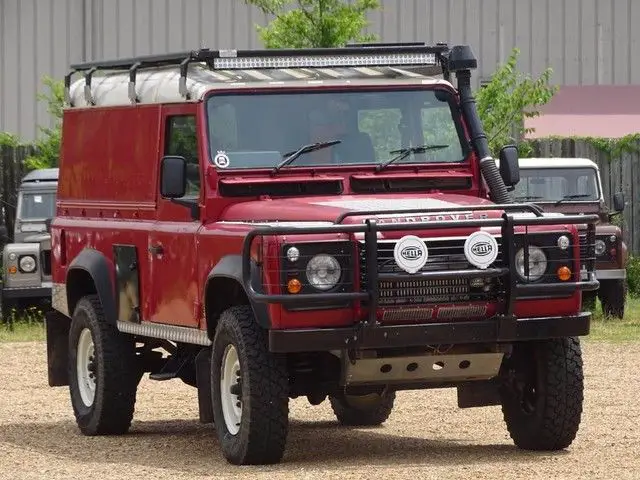 land rover defender 110 2 door wagon 300 tdi