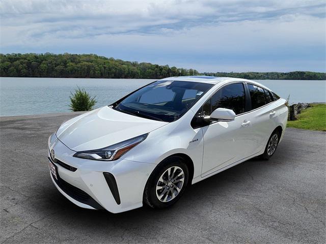 2019 toyota prius l