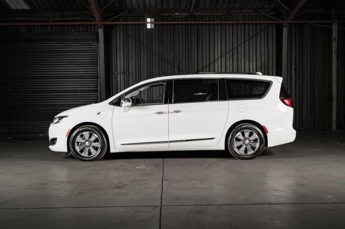 2018 chrysler pacifica hybrid in orlando, florida