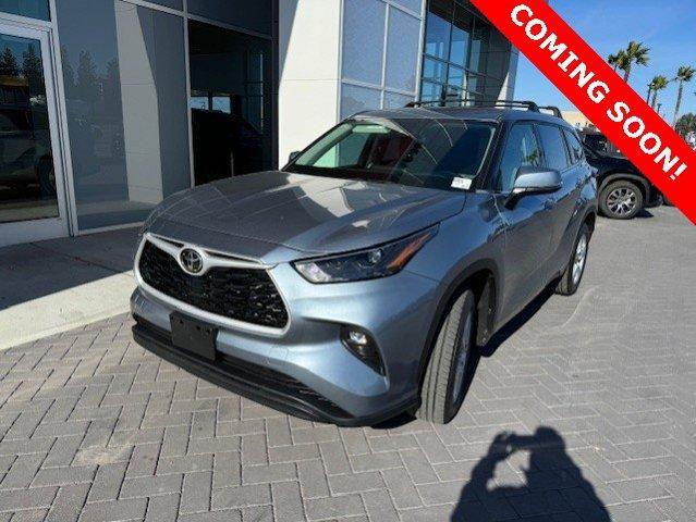 2022 toyota highlander le