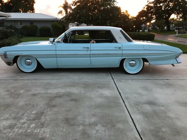 â€˜61 oldsmobile dynamic 88