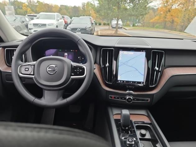 2023 volvo xc60 b5 plus dark theme