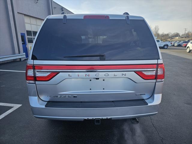 2015 lincoln navigator base