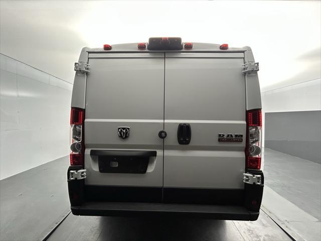 2022 ram promaster 2500 base