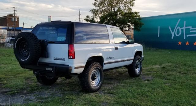super clean 2 door blazer, former government truck for new mexico park service