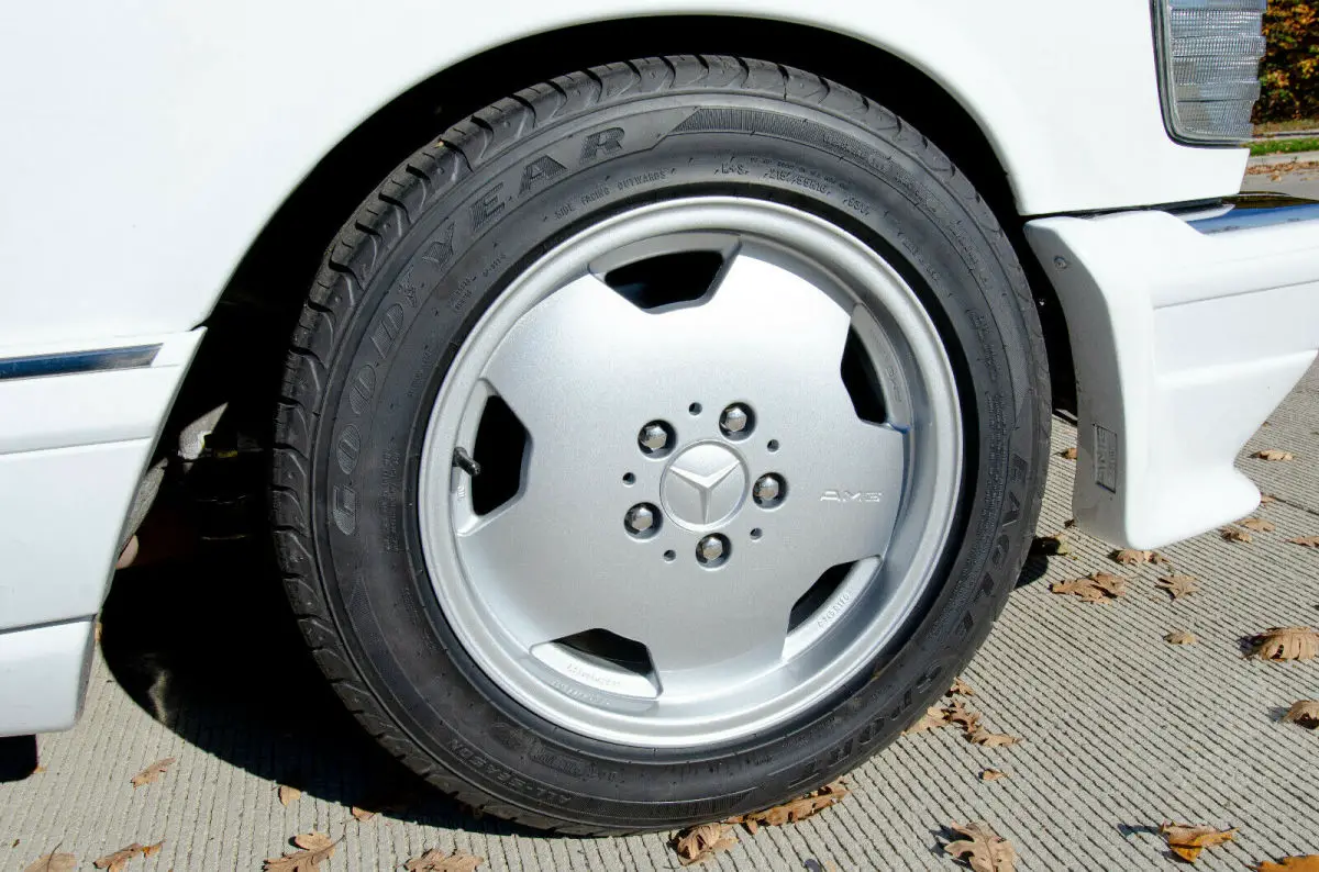 1989 mercedes-benz 560se - amg wheels, amg bumpers, h&r springs, euro headlights