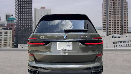 2025 BMW X7 m60i