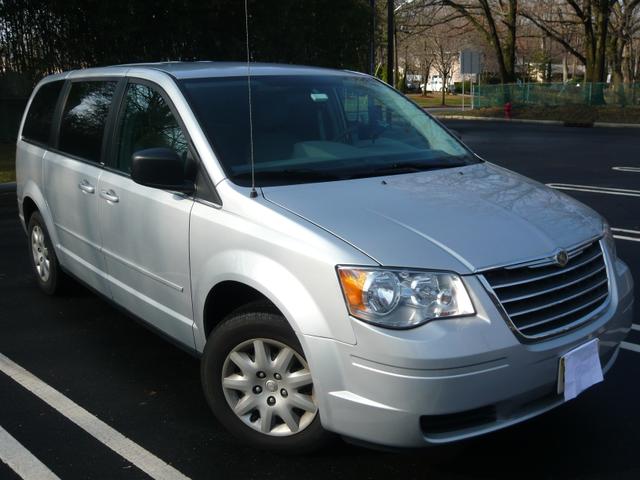 2009 chrysler town & country lx