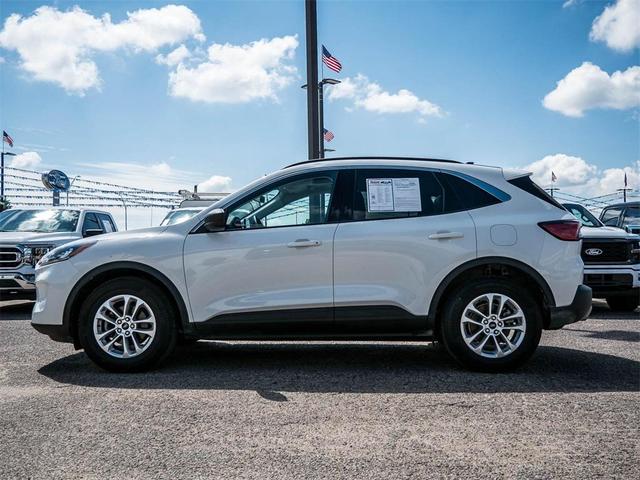 2022 ford escape se