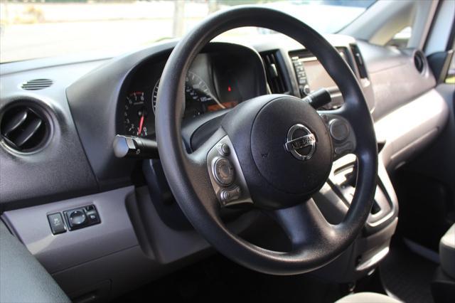 2017 nissan nv200 sv