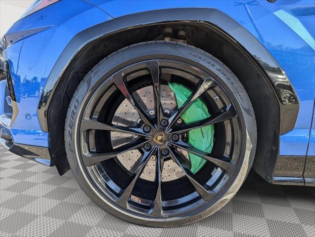 2019 lamborghini urus base