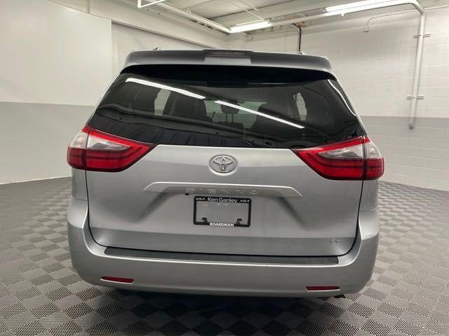 2020 toyota sienna le