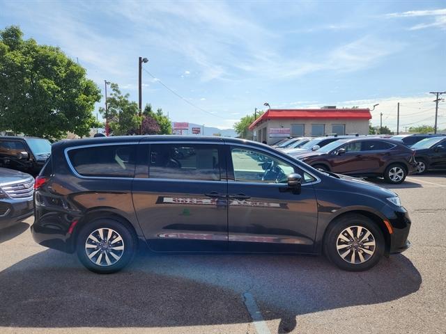 2022 chrysler pacifica hybrid touring l