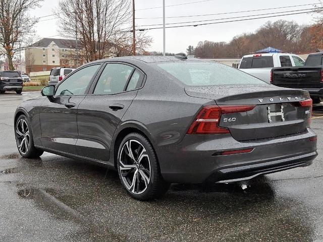 2024 volvo s60 b5 core dark theme
