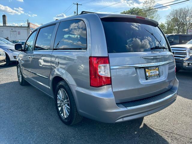 2014 chrysler town & country touring-l