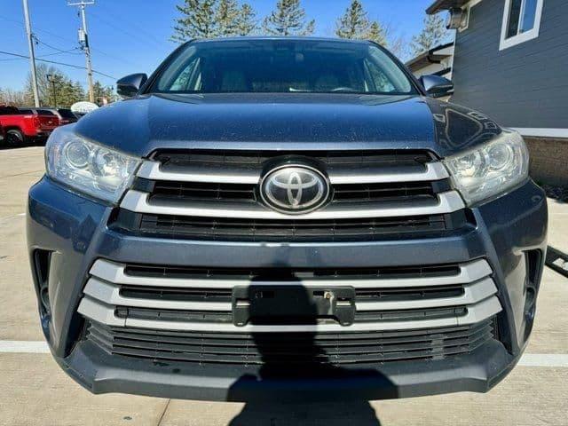 2017 toyota highlander le in madison, wisconsin