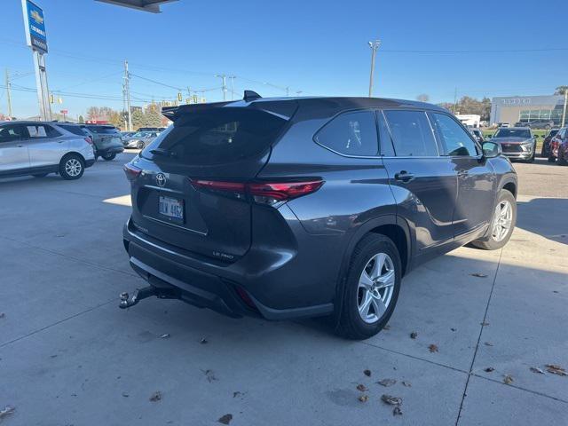 2022 toyota highlander le