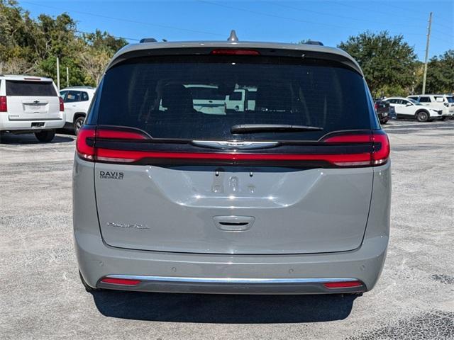 2022 chrysler pacifica touring-l