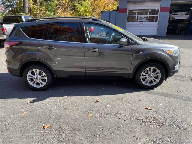 2018 ford escape se
