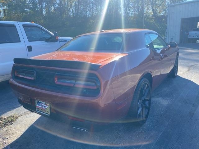2022 dodge challenger sxt