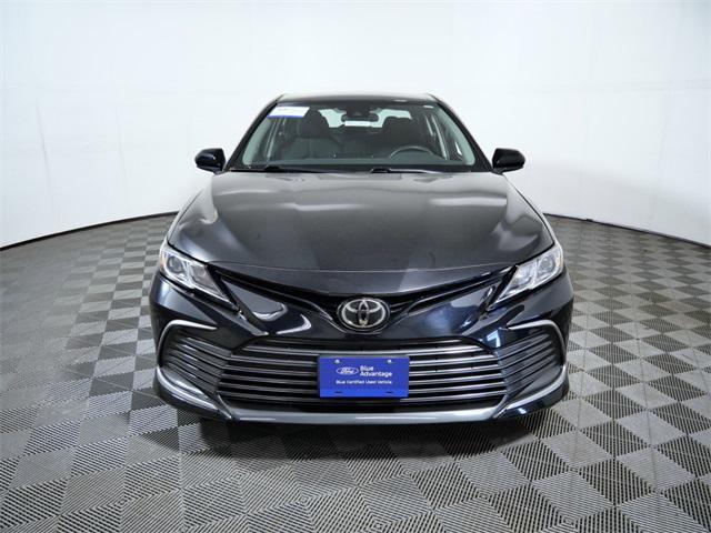2022 toyota camry le