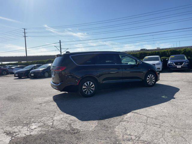 2023 chrysler pacifica hybrid touring l