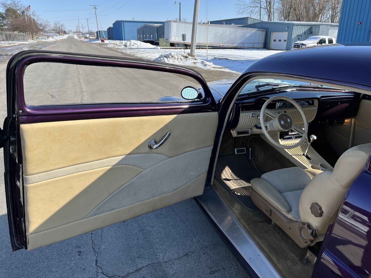 50;s style hotrod needs nothing!