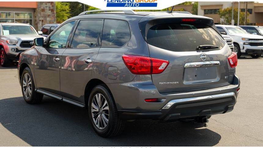 2018 nissan pathfinder sv