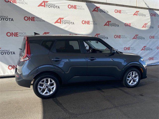 2022 kia soul lx