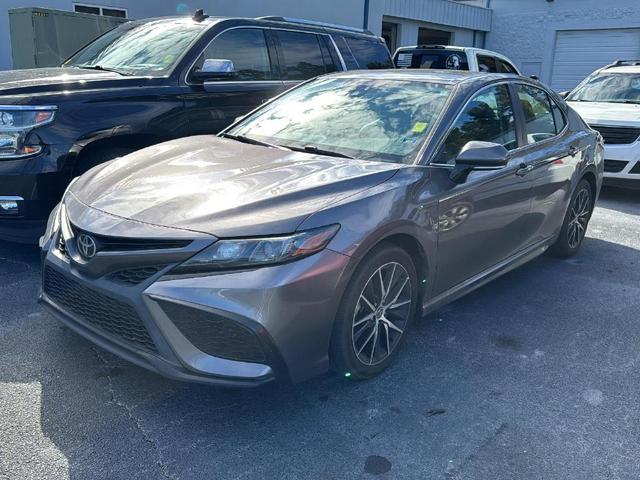 2022 toyota camry se