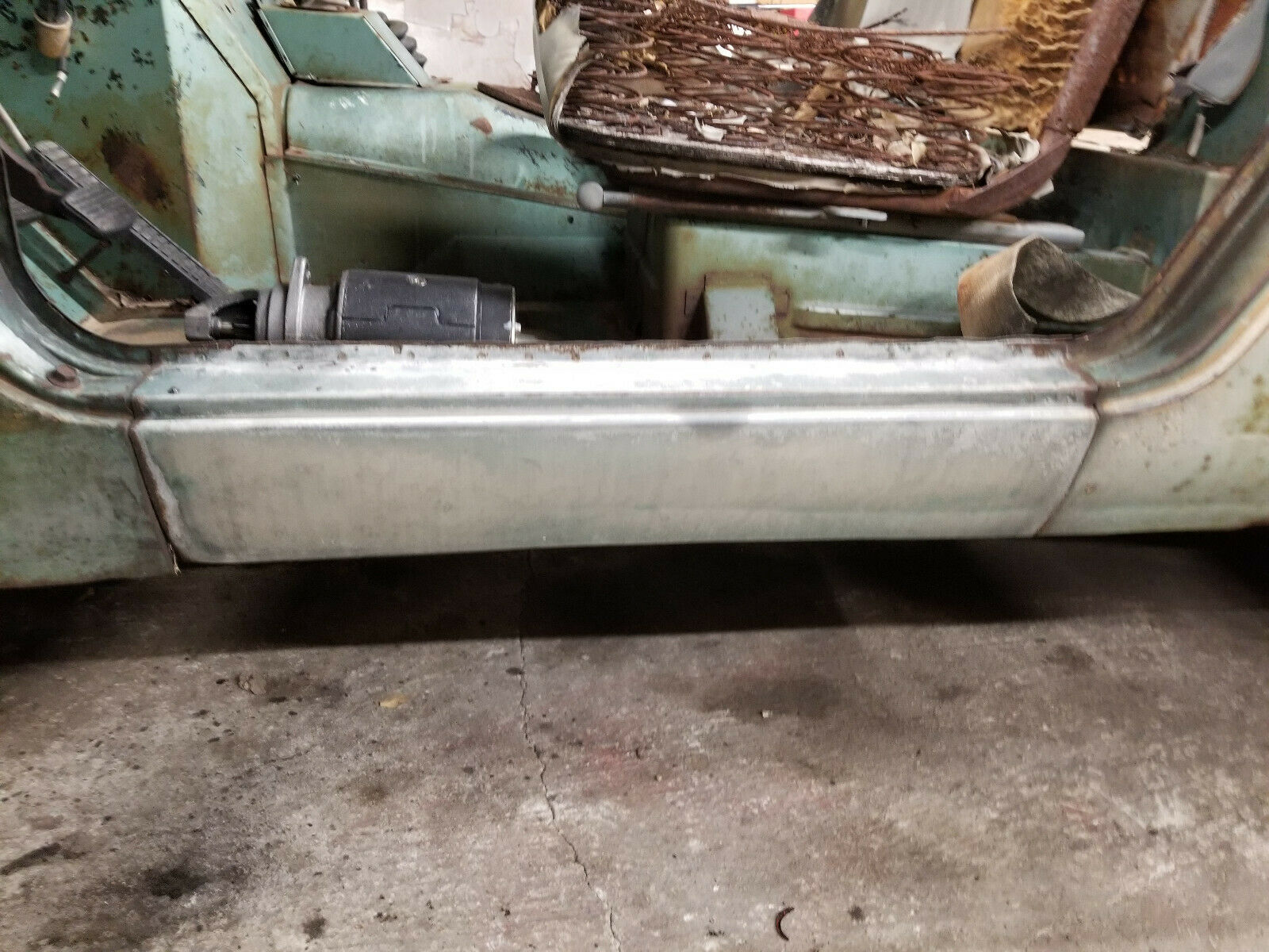 1967 scout 800, factory v8, rare fold down windshield, minimal rust, original