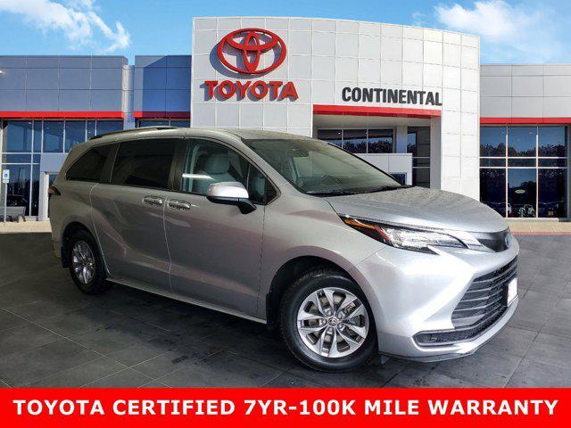 2022 toyota sienna le