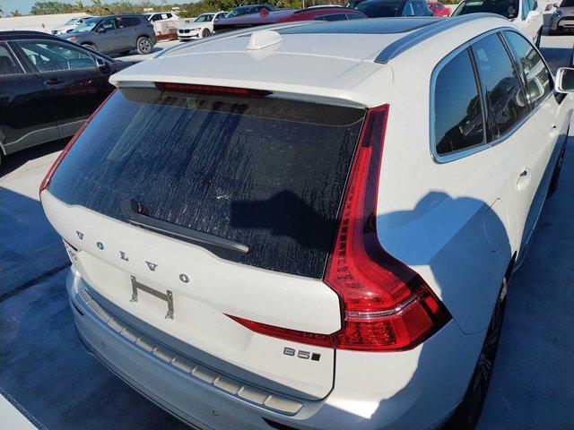2023 volvo xc60 b5 plus bright theme