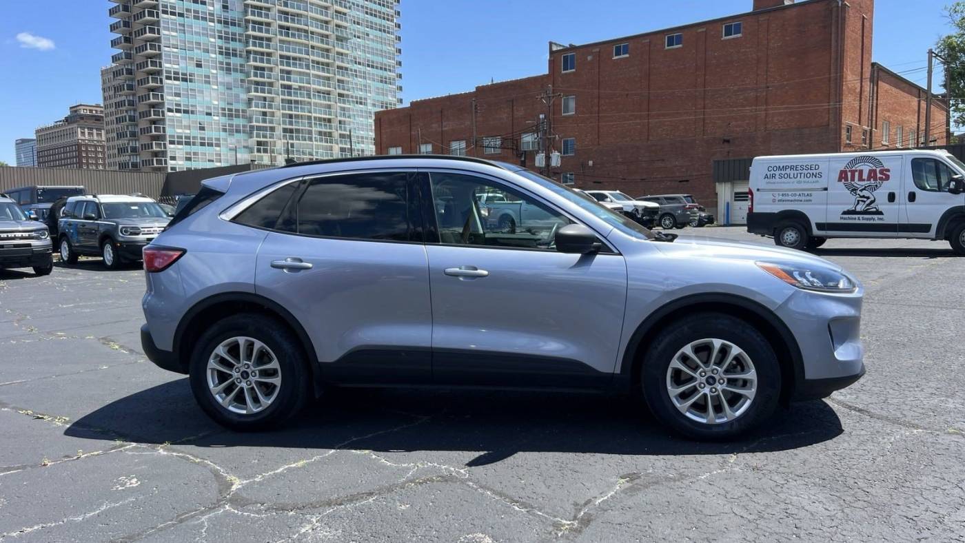 2022 ford escape se