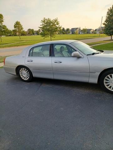 2004 lincoln town car signature