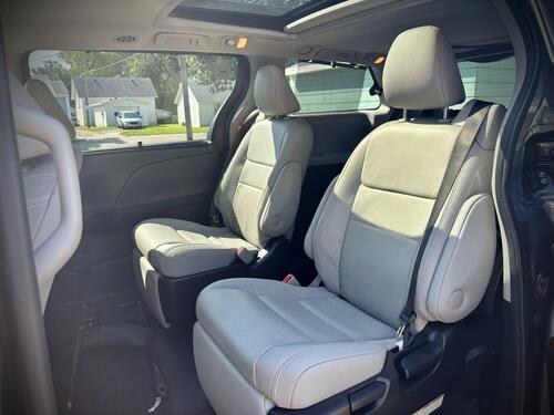 2015 toyota sienna limited, wheelchair van. braun ability conversion. rear entry