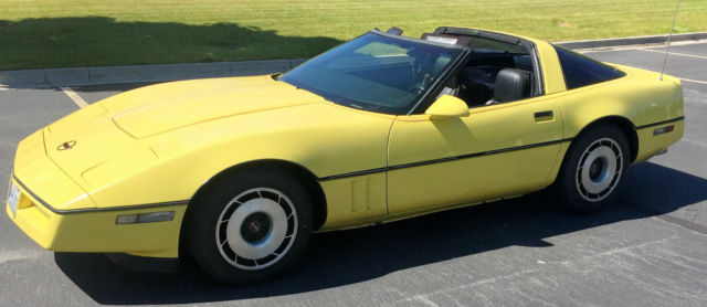 1984 chevrolete corvette / original california car