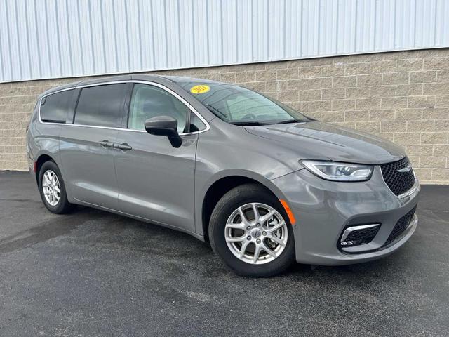 2023 chrysler pacifica touring-l